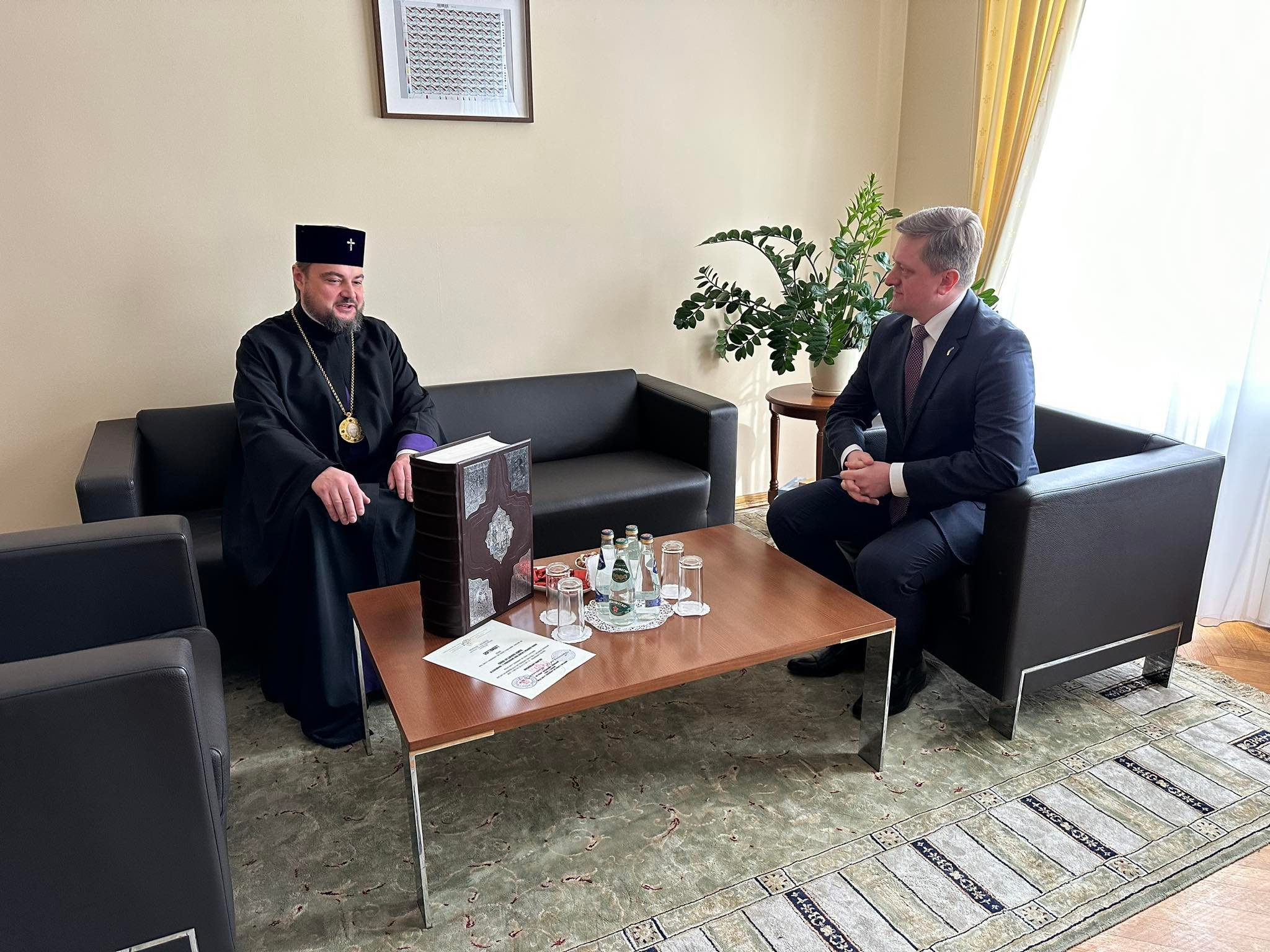 ПОЛЬЩА. Керуючий єпархією зустрівся з Послом України в Польщі