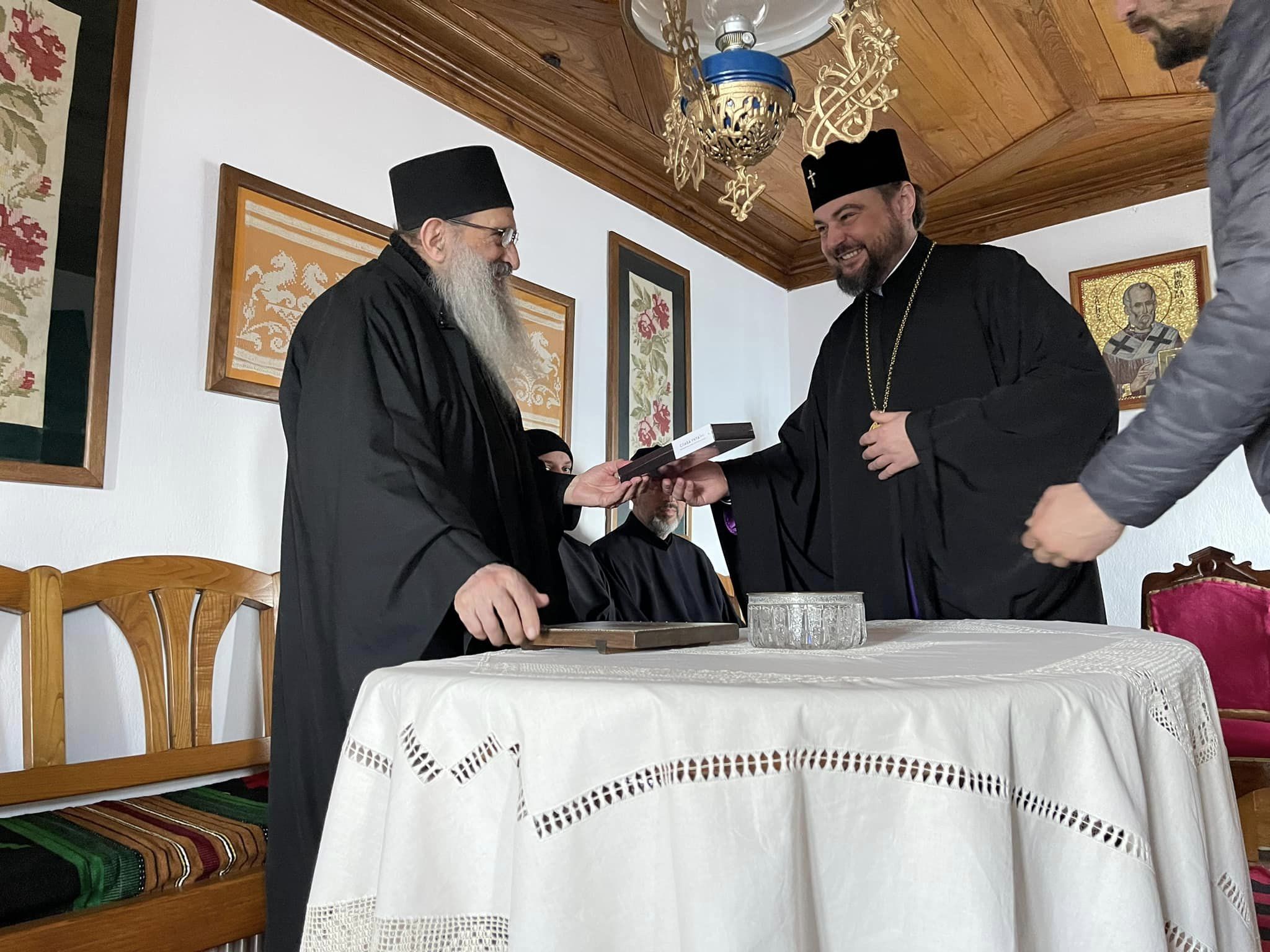 17 березня. Українські паломники зустрілися з ігуменом афонського монастиря Ставроникита старцем Тихоном.