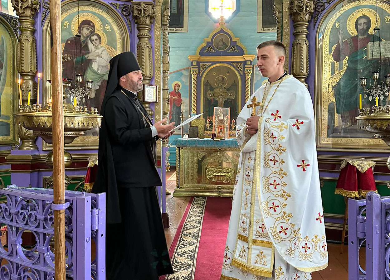 ВЕЛИКА ДИМЕРКА. На Покровській парафії звершили першу Літургію після приєднання до Православної Церкви України