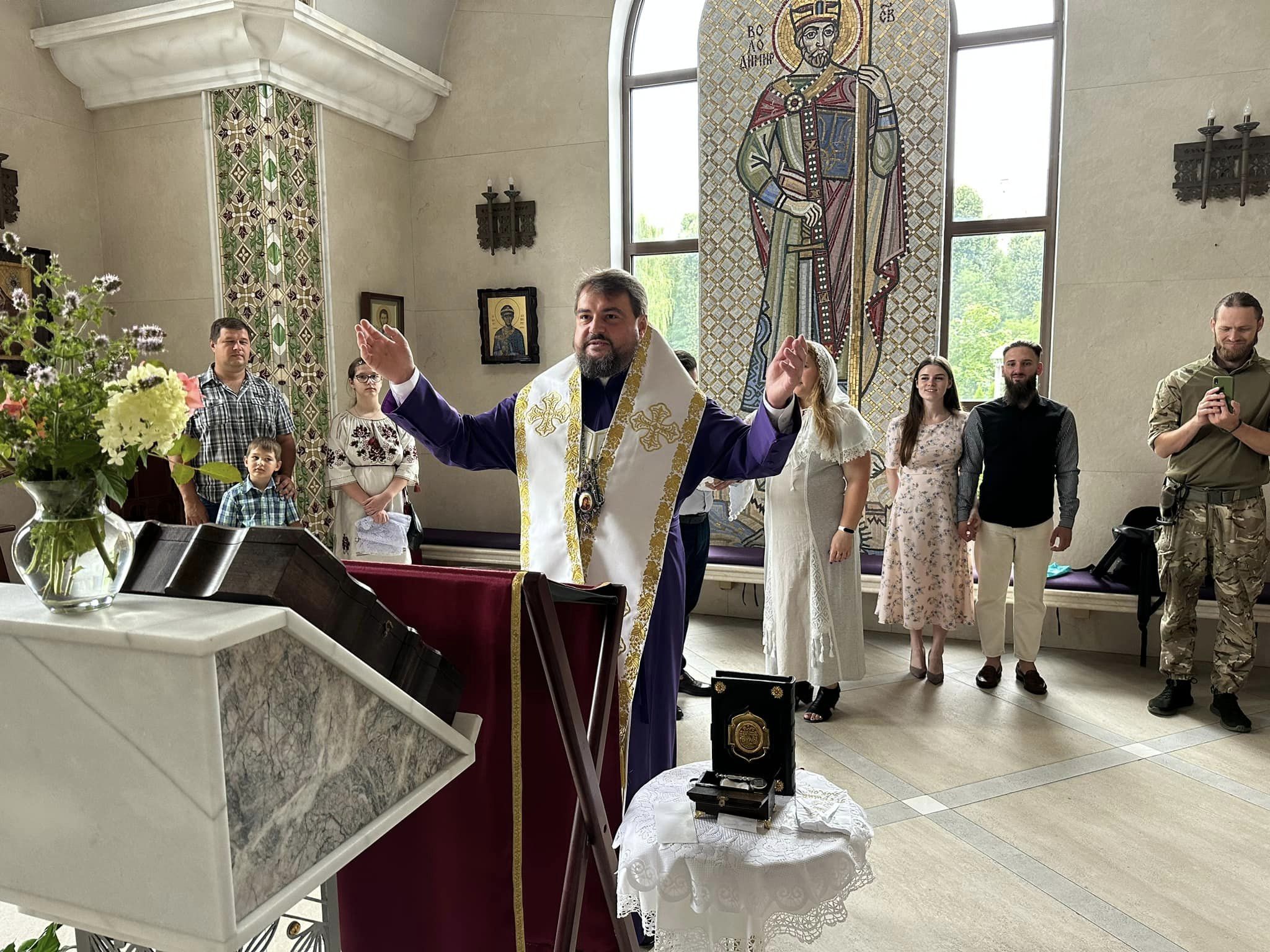 31 липня. Хрещення та вінчання в кафедральному соборі.