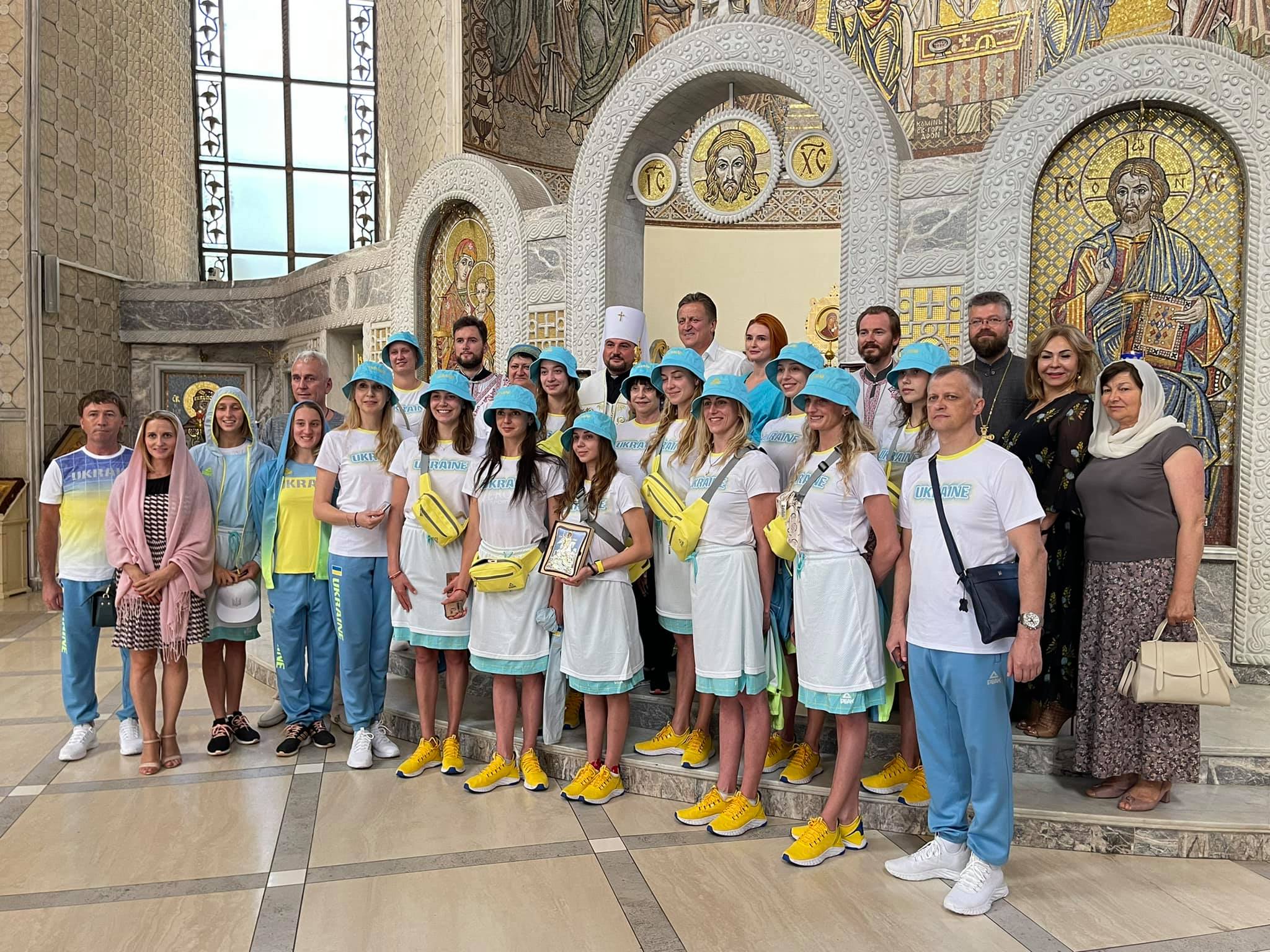 Митрополит Олександр благословив збірну команду України з синхронного плавання, що вирушає на олімпійські змагання до Токіо