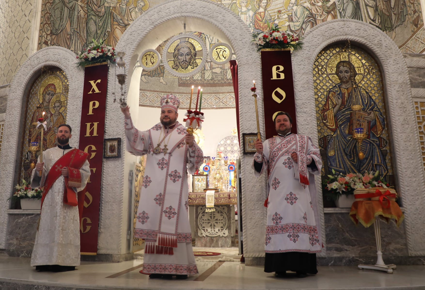 На Пасху митрополит Олександр відправив богослужіння у Спасо-Преображенському кафедральному соборі