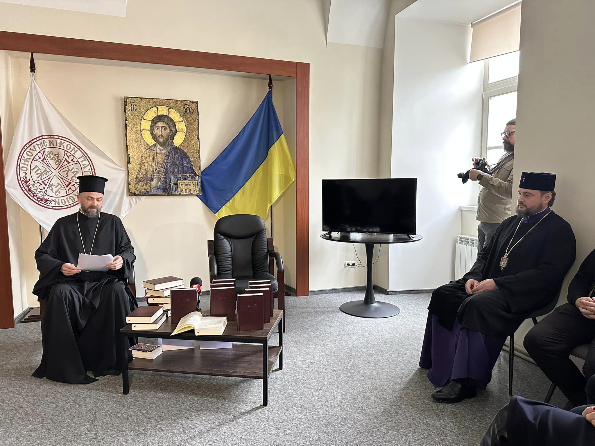 Митрополит Олександр взяв участь у презентації першого в Україні видання богослужбового Євангелія у форматі "а́пракос"