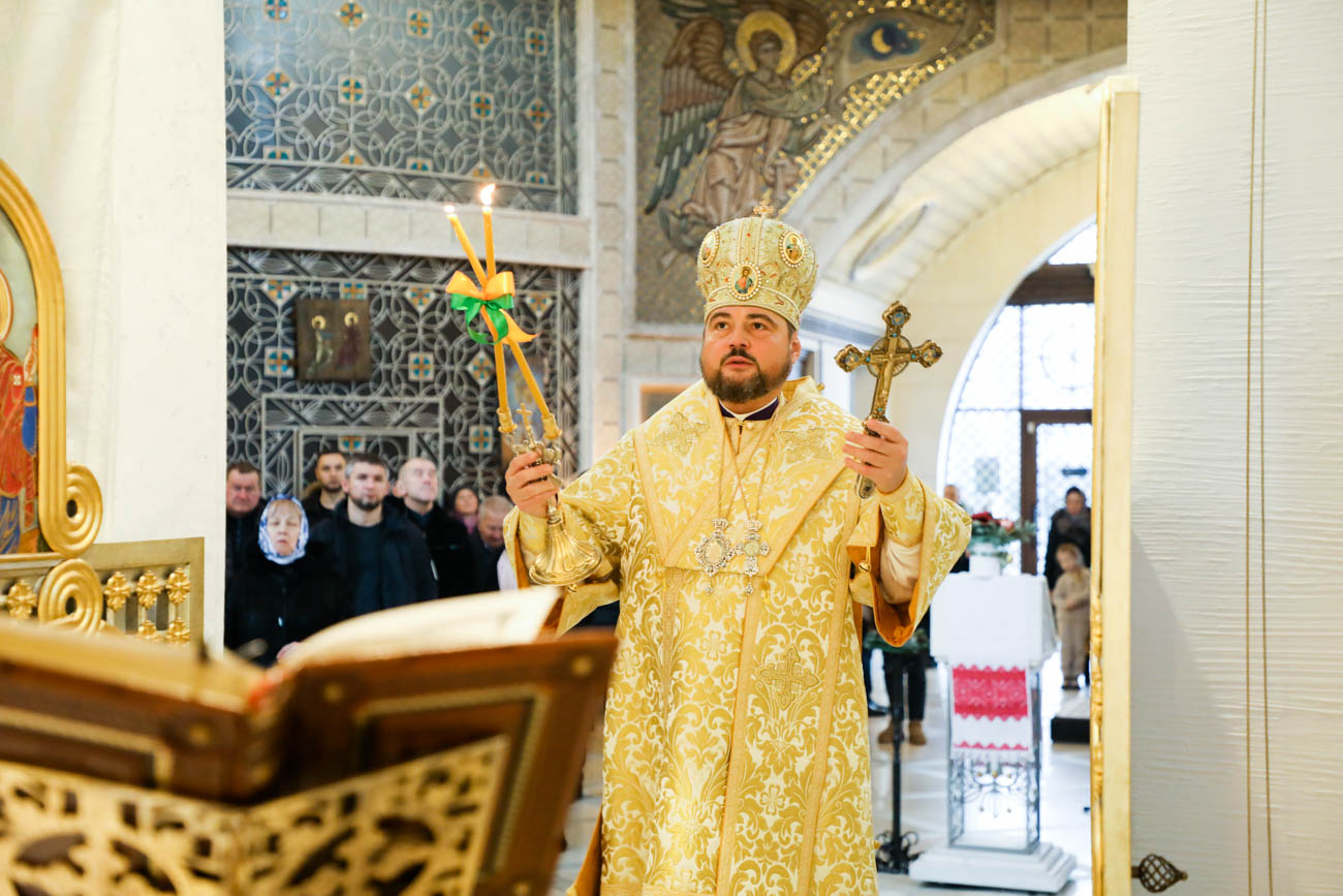 В Неділю 30-ту по П’ятидесятниці митрополит Олександр відправив Літургію у кафедральному соборі