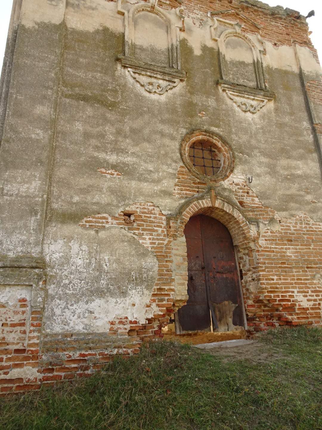 На руїнах найстарішої церкви Баришівщини новостворена парафія с. Гостролуччя відслужила молебень